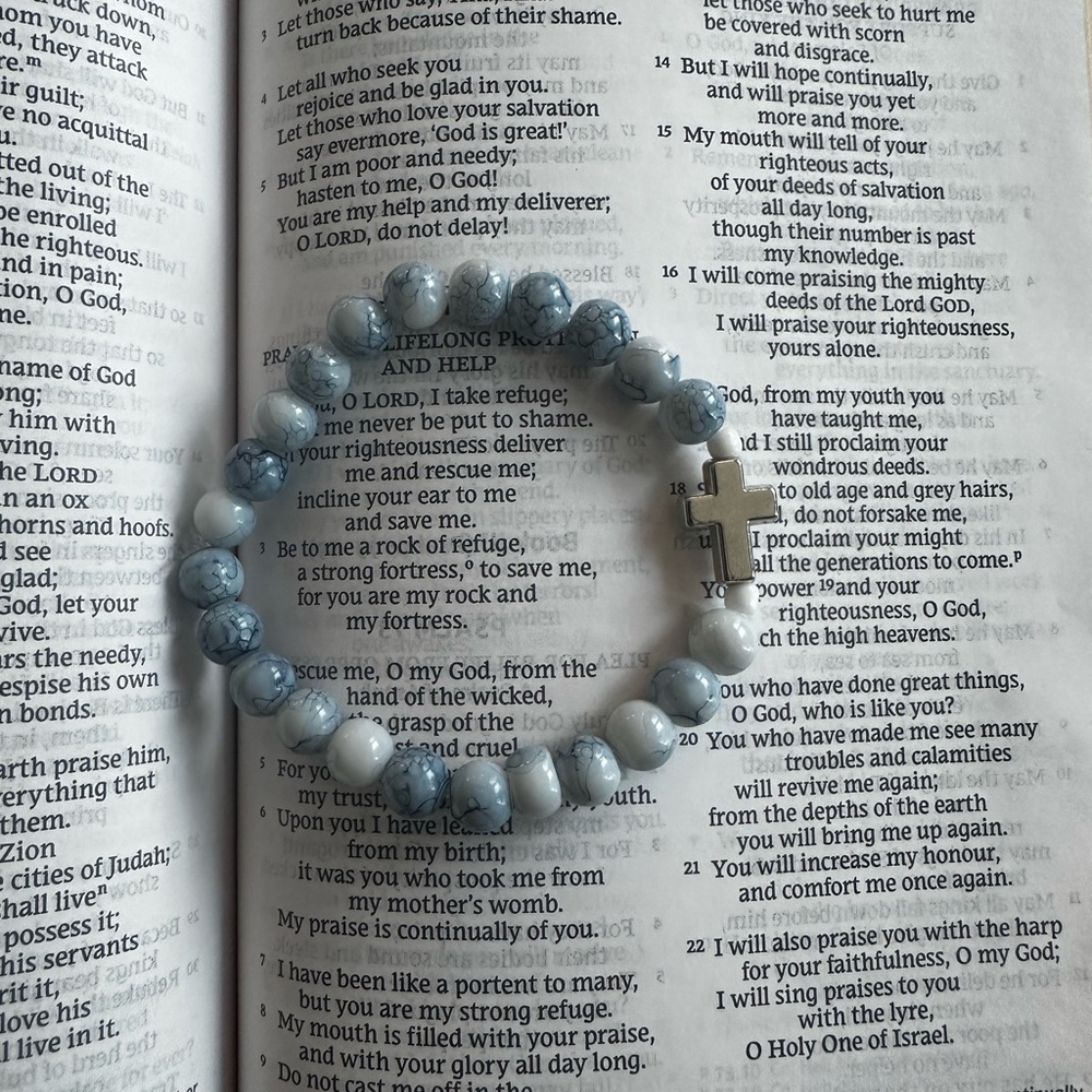 Elegant Beaded Bracelet with Cross Charm